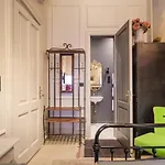 Bpr Violet Noir With A/c Apartman *