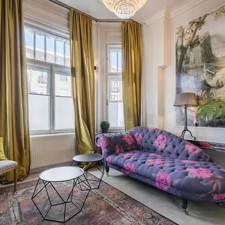 Apartment Bpr Violet Noir With A/c *