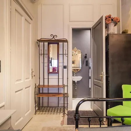 Bpr Violet Noir With A/c Apartment *